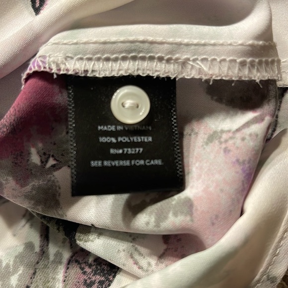 Women’s Simply Vera Wang White with Purple/Black/Green Floral Blouse  Medium - Picture 6 of 6